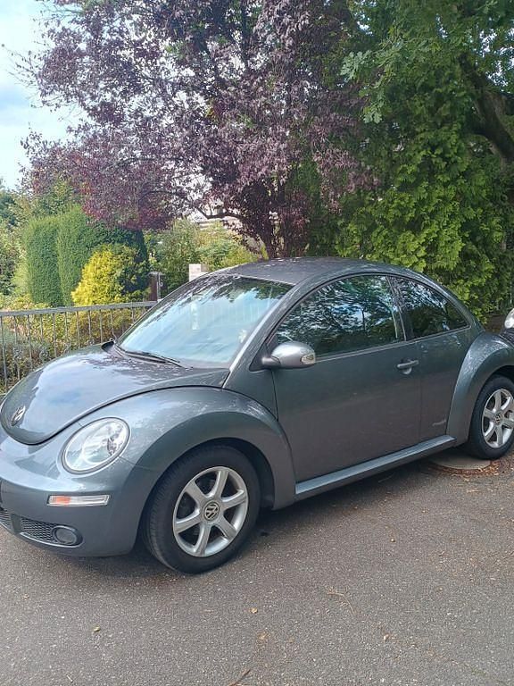 Grau Gebraucht 2009 VW Beetle Freestyle Limousine | 4.900 € (Fairer Preis) - Bild 1/4