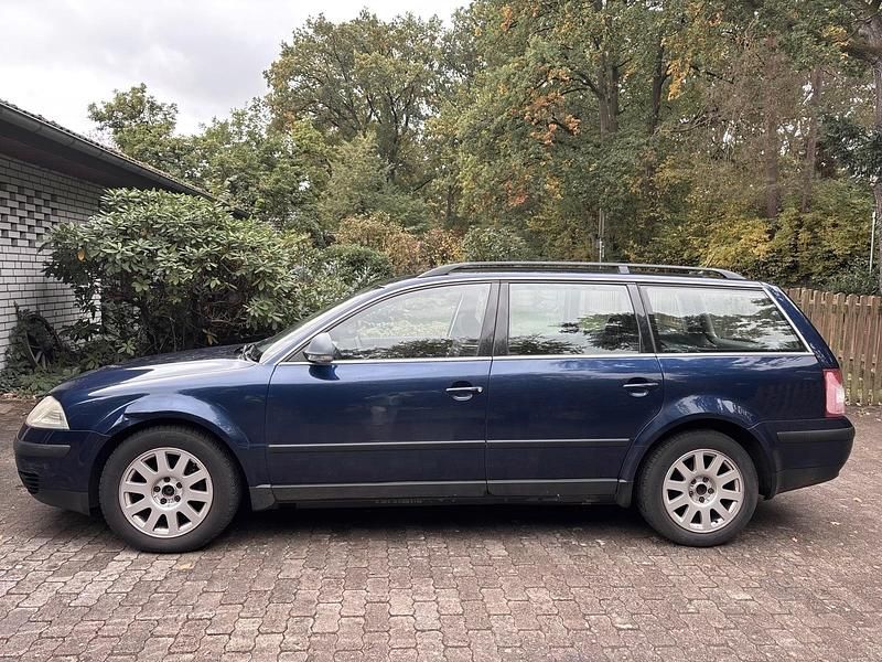 Blau Gebraucht 2005 VW Passat Comfortline Kombi | 1.400 € (Superpreis) - Bild 1/4
