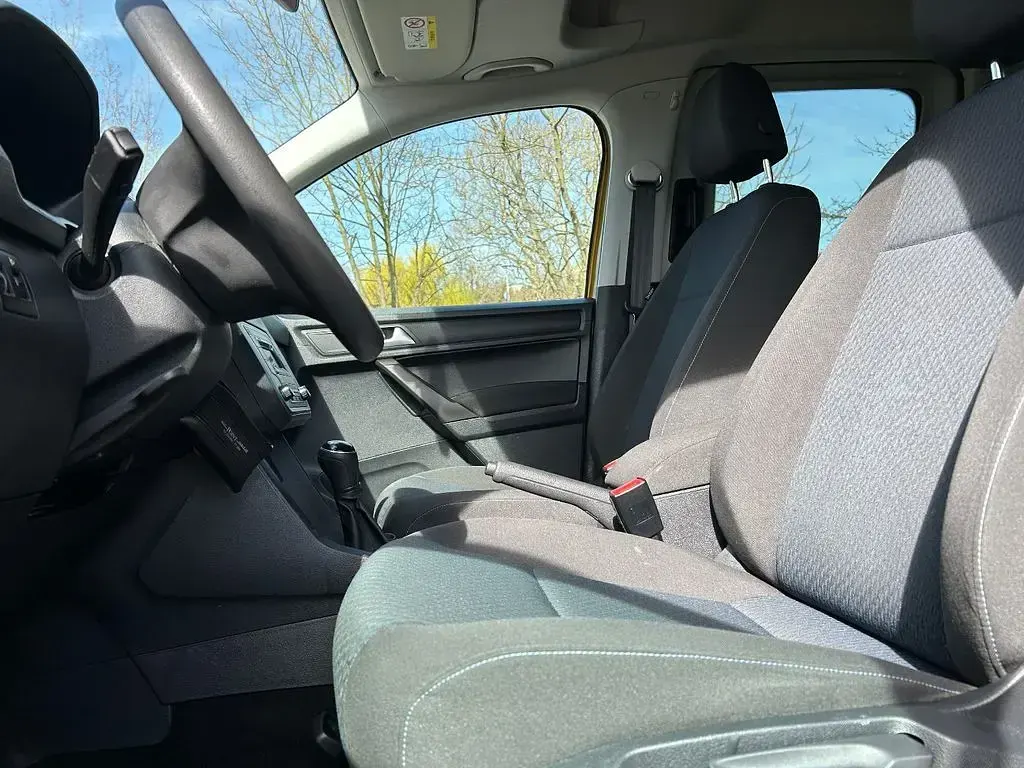Gebraucht VW Caddy Trendline 102 PS (75 kW) 2020 Gelb Van / Kleinbus