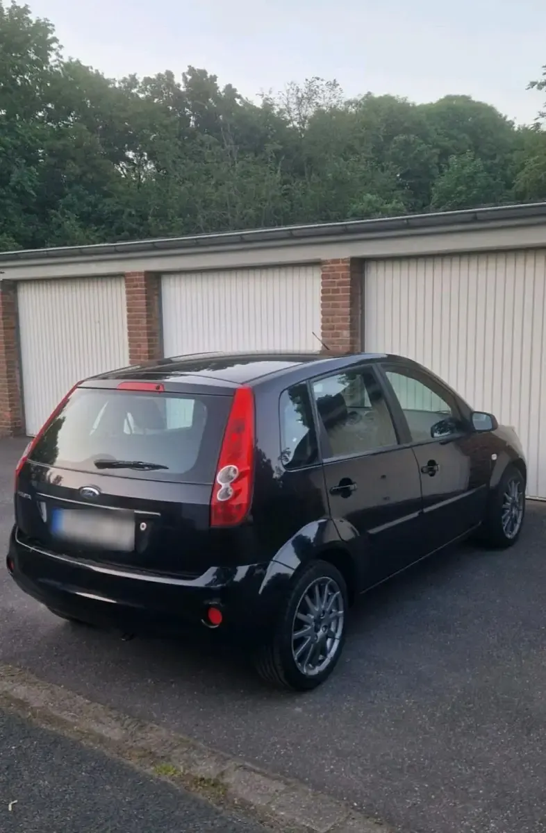 Gebraucht Ford Fiesta 69 PS (50 kW) 2007 Schwarz Kleinwagen