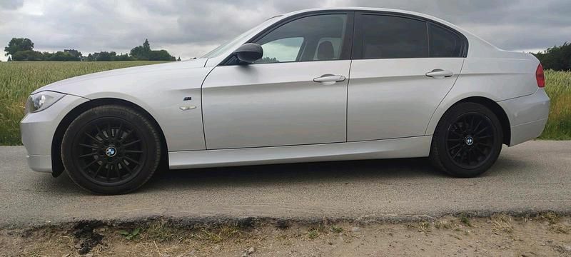 Gebraucht BMW 318 129 PS (94 kW) 2007 Silber Limousine