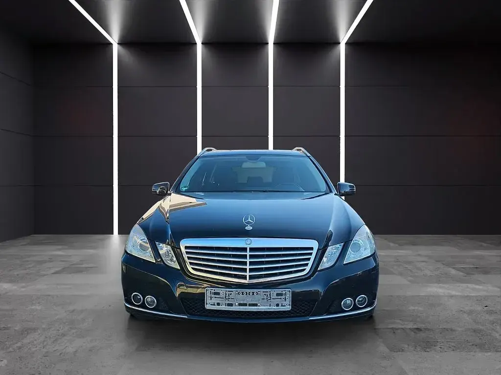 Gebraucht Mercedes E200 184 PS (135 kW) 2011 Schwarz Kombi