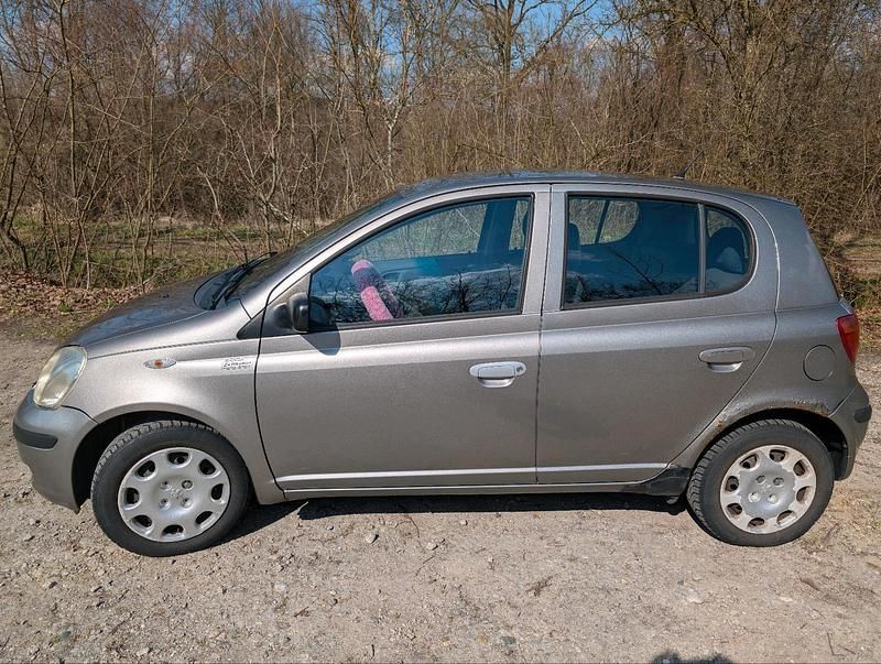 Gebraucht Toyota Yaris 65 PS (47 kW) 2003 Silber Kleinwagen