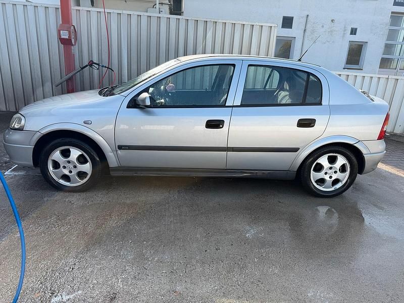Usata Opel Astra 101 CV (74 kW) 2000 Argento Berlina