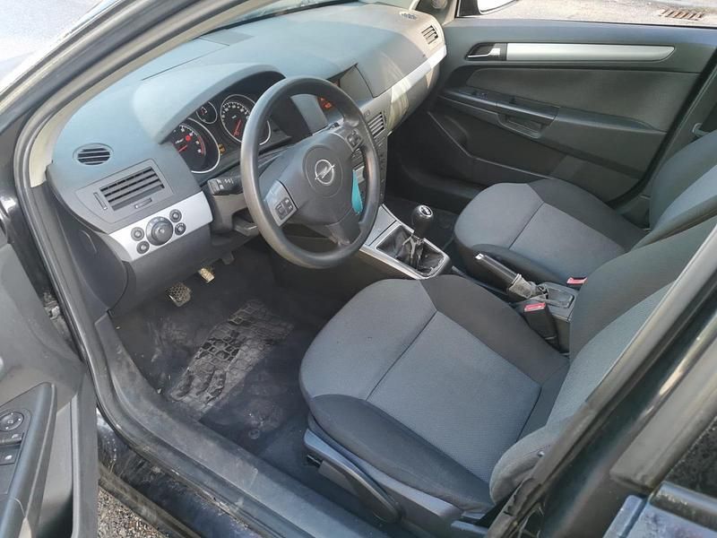 Gebraucht Opel Astra 90 PS (66 kW) 2005 Schwarz Kleinwagen