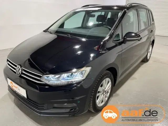 Schwarz Gebraucht 2023 VW Touran Comfortline Van / Kleinbus | 28.950 € (Fairer Preis) - Bild 1/4