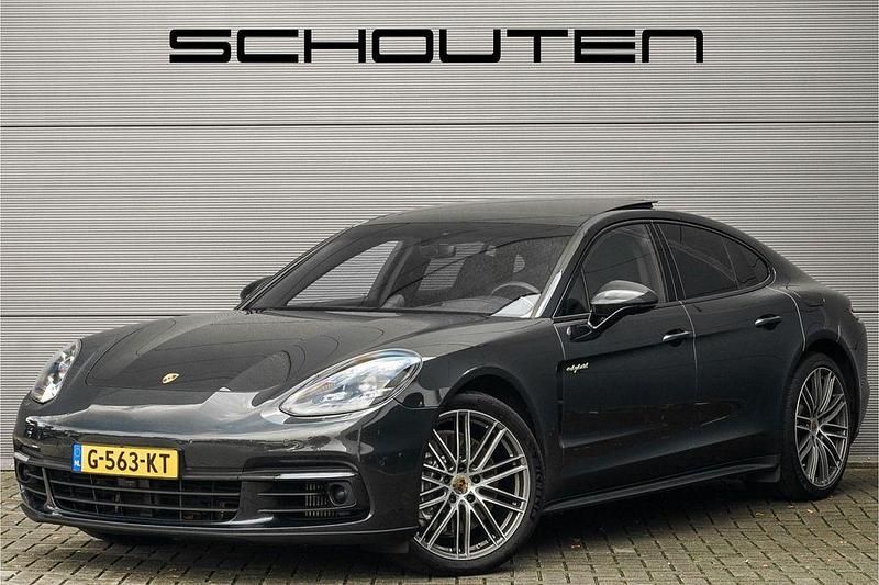 Grau Gebraucht 2019 Porsche Panamera Sport Limousine | 60.951 € (Fairer Preis) - Bild 1/3