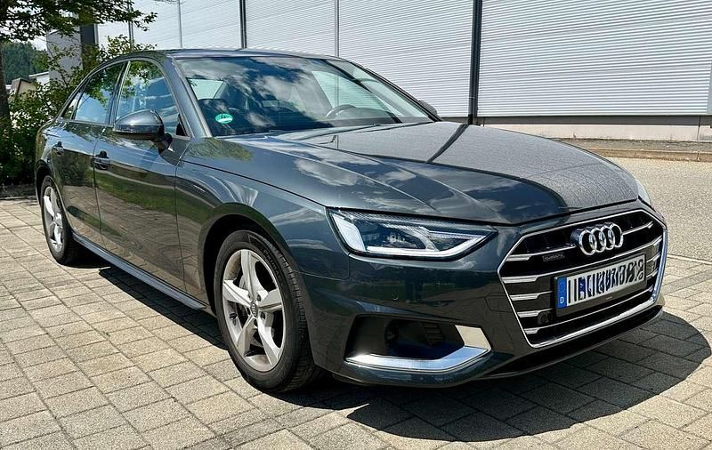 Grau Gebraucht 2020 Audi A4 Comfort Limousine | 25.950 € (Superpreis) - Bild 1/4