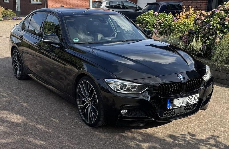 Schwarz Gebraucht 2013 BMW 330 M Sport Limousine | 19.900 € (Fairer Preis) - Bild 1/4