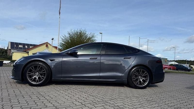 Grau Gebraucht 2022 Tesla Model S Plaid Limousine | 73.000 € (Fairer Preis) - Bild 1/4
