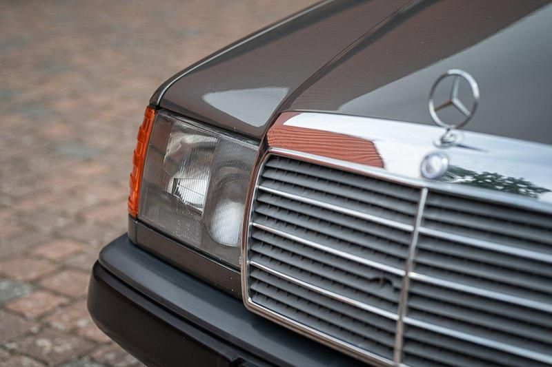 Gebraucht Mercedes 200 118 PS (86 kW) 1989 Grau Kombi