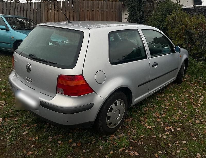 Silber Gebraucht 1998 VW Golf IV Kleinwagen | 550 € (Superpreis) - Bild 1/4
