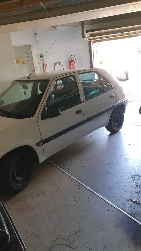 Weiß Gebraucht 2000 Citroën Saxo Kleinwagen | 1.000 € (Fairer Preis) - Bild 1/4