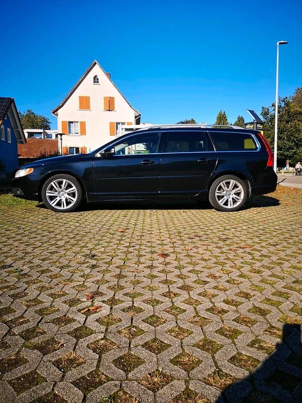 Schwarz Gebraucht 2013 Volvo V70 Summum Kombi | 12.000 € (Teuer) - Bild 1/4