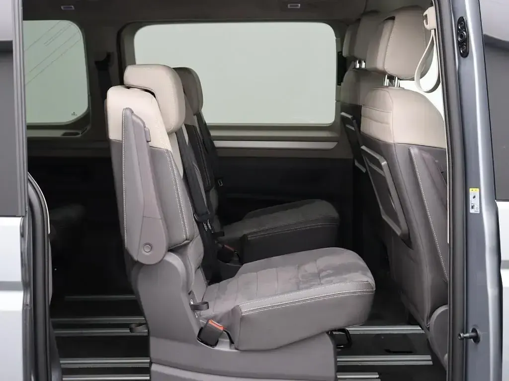 Gebraucht VW Multivan Style 150 PS (110 kW) 2025 Schwarz Van / Kleinbus