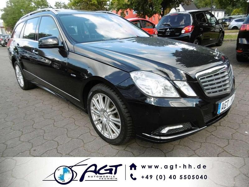 Schwarz Gebraucht 2010 Mercedes E250 Kombi | 10.800 € (Fairer Preis) - Bild 1/4