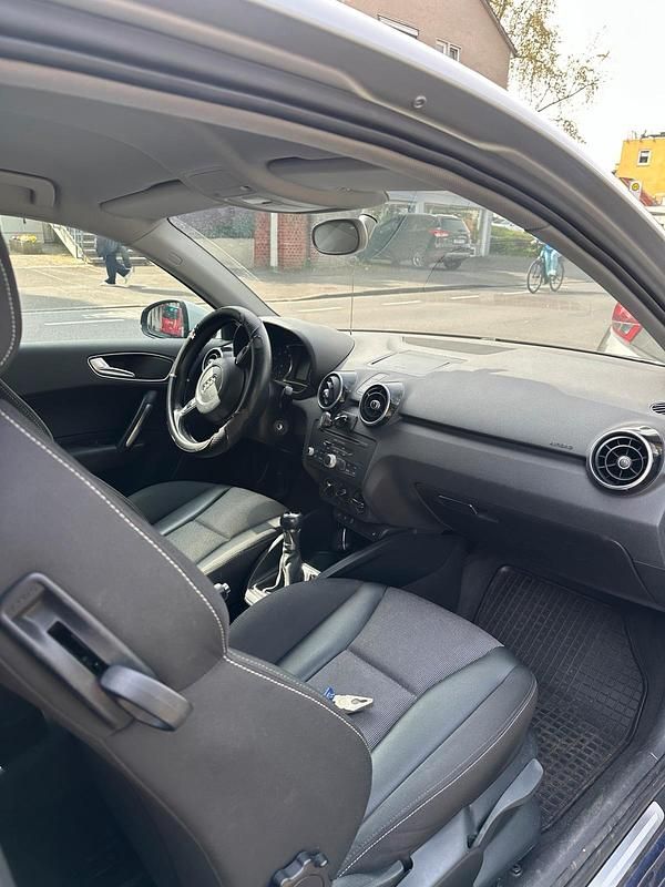 Gebraucht Audi A1 82 PS (60 kW) 2012 Blau Kleinwagen