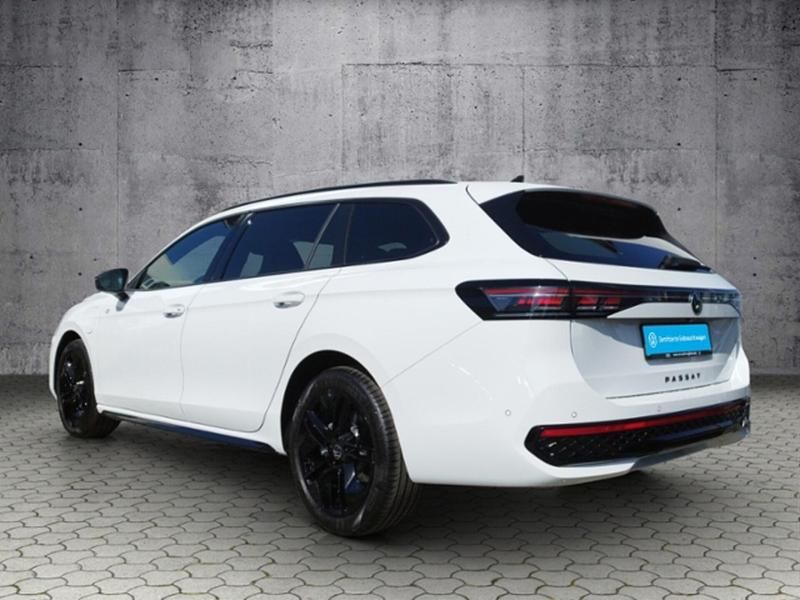 Gebraucht VW Passat IQ Drive 272 PS (200 kW) 2025 Pure white Kombi