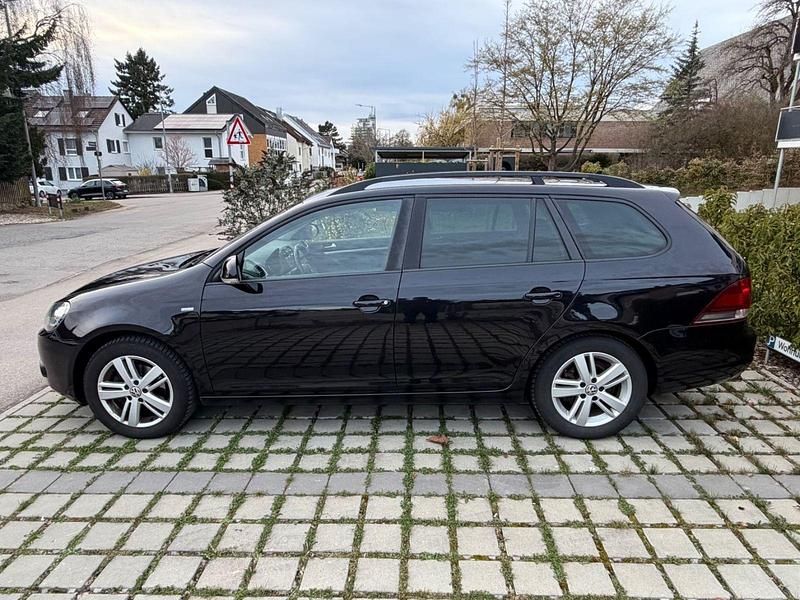 Gebraucht VW Golf VII Match 105 PS (77 kW) 2013 Schwarz Kombi