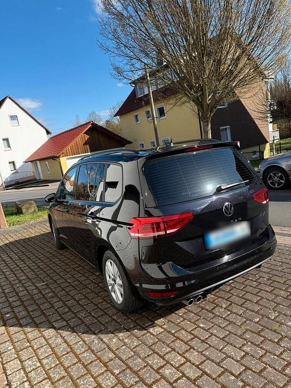Gebraucht VW Touran 150 PS (110 kW) 2022 Schwarz Van / Kleinbus