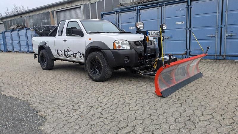 Second-hand Nissan Navara 2011 Pickup