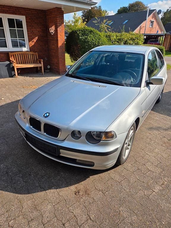 Silber Gebraucht 2002 BMW 318 Compact Kleinwagen | 2.299 € (Fairer Preis) - Bild 1/4