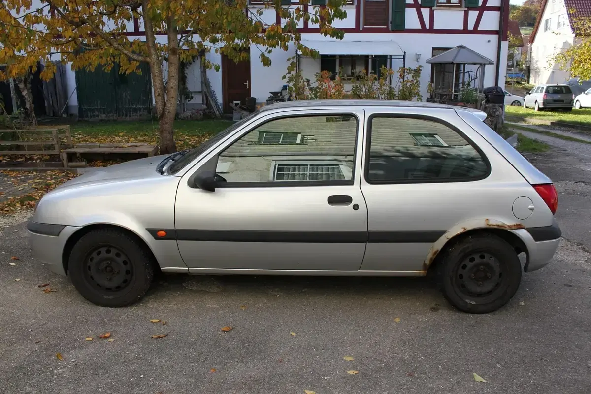 Second-hand Ford Fiesta 75 CP (55 kW) 2000 Argintiu Hatchback