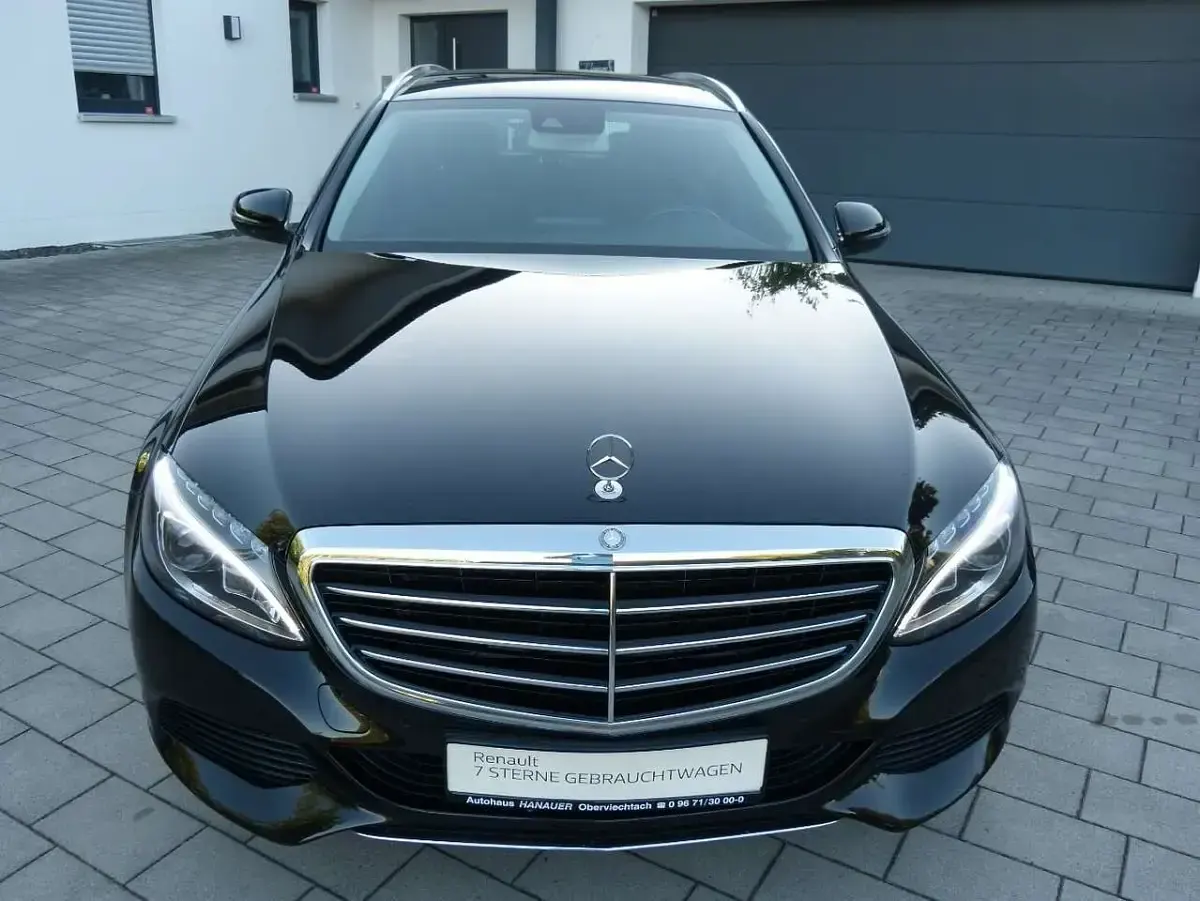 Gebraucht Mercedes C180 Exclusive 156 PS (114 kW) 2015 Schwarz Limousine