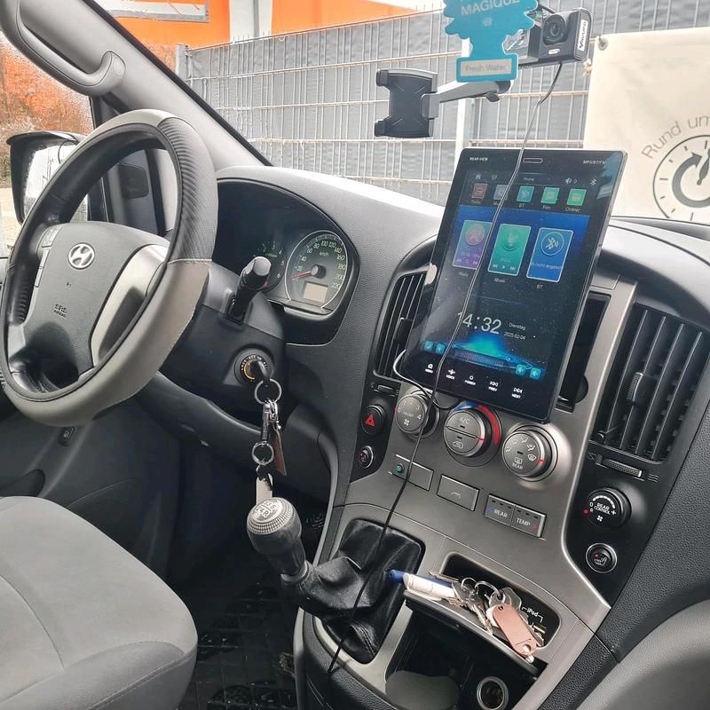 Schwarz Gebraucht 2011 Hyundai H-1 Van | 6.900 € (Fairer Preis) - Bild 1/4