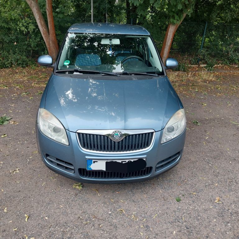 Grau Gebraucht 2007 Skoda Fabia Ambiente Limousine | 1.900 € (Guter Preis) - Bild 1/4