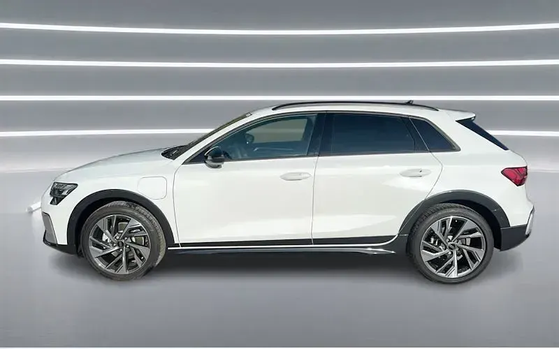 Neu Audi A3 Ambiente 204 PS (150 kW) 2026 Weiß Limousine