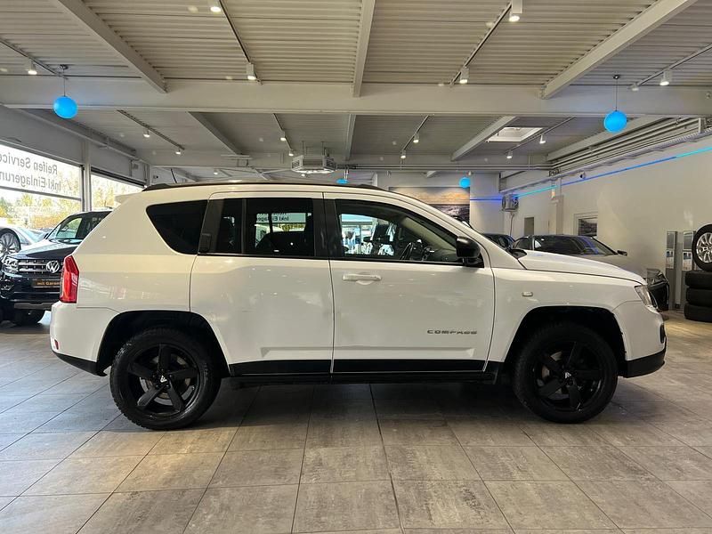 Gebraucht Jeep Compass Sport 170 PS (125 kW) 2013 Weiß SUV