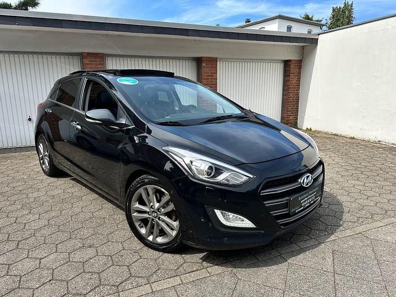 Schwarz Gebraucht 2016 Hyundai i30 Premium Limousine | 8.450 € (Guter Preis) - Bild 1/4