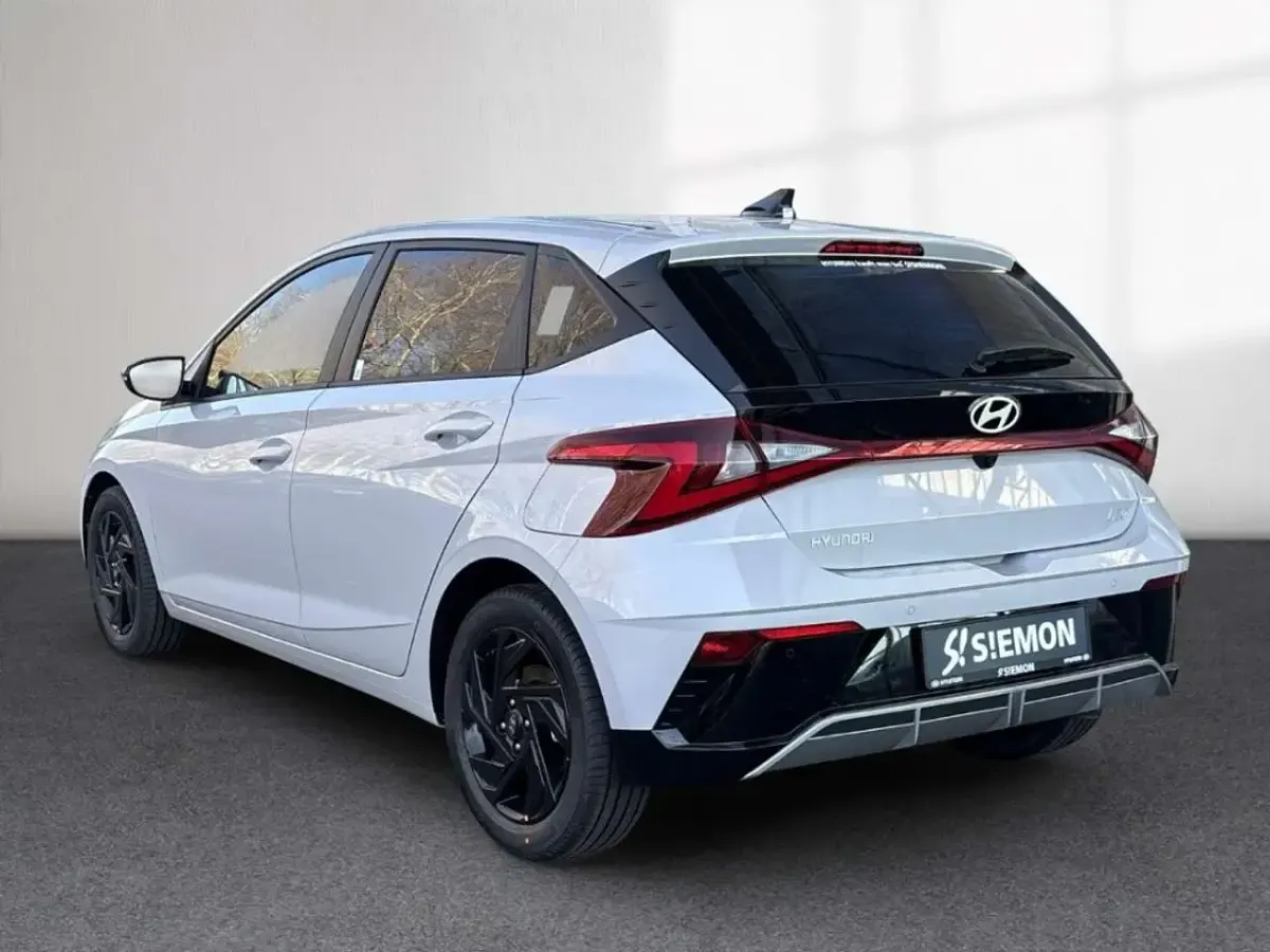 Neu Hyundai i20 Blackline 90 PS (66 kW) 2026 Schwarz Limousine