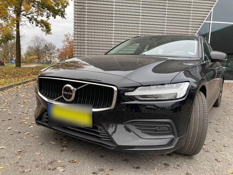 Gebraucht Volvo V60 Core 163 PS (119 kW) 2023 Schwarz Kombi
