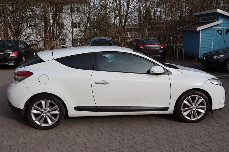 Gebraucht Renault Mégane Coupé Dynamique 102 PS (75 kW) 2010 Weiß Coupé