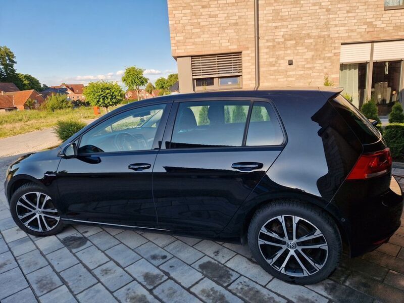 Schwarz Gebraucht 2015 VW Golf VII LOUNGE Limousine | 11.300 € (Fairer Preis) - Bild 1/4