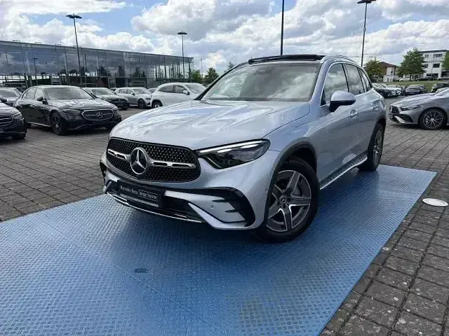 Gebraucht Mercedes GLC220 AMG 197 PS (144 kW) 2025 Silber SUV