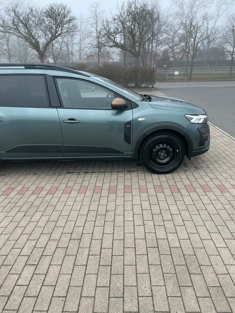 Gebraucht Dacia Jogger Extreme 91 PS (66 kW) 2023 Grün Van / Kleinbus