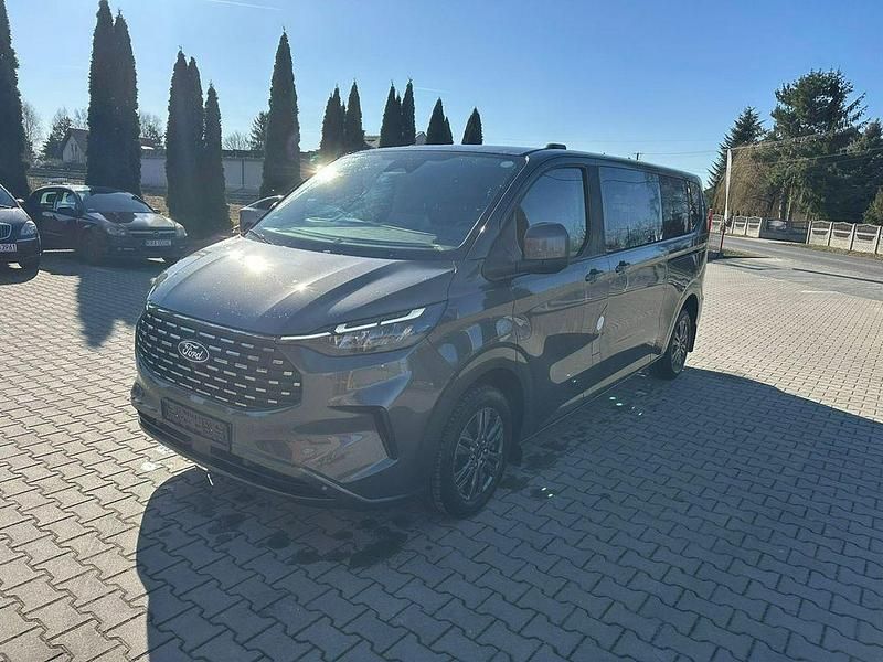 Gebraucht Ford Tourneo Titanium 131 PS (96 kW) 2025 Van / Kleinbus