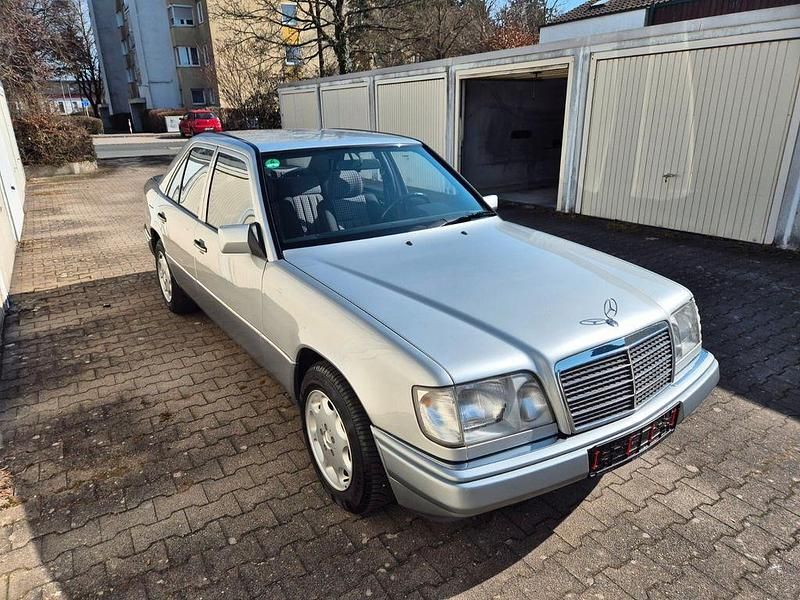 Gebraucht Mercedes E280 Sportline 193 PS (141 kW) 1994 Silber Limousine
