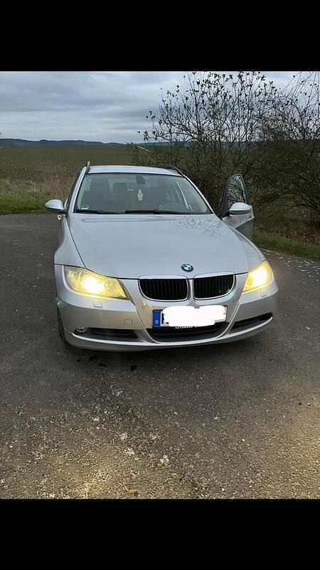 Silber Gebraucht 2005 BMW 320 Kombi | 2.100 € (Guter Preis) - Bild 1/4