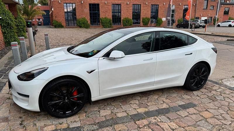 Weiß Gebraucht 2020 Tesla Model 3 Performance Limousine | 34.000 € (Teuer) - Bild 1/4
