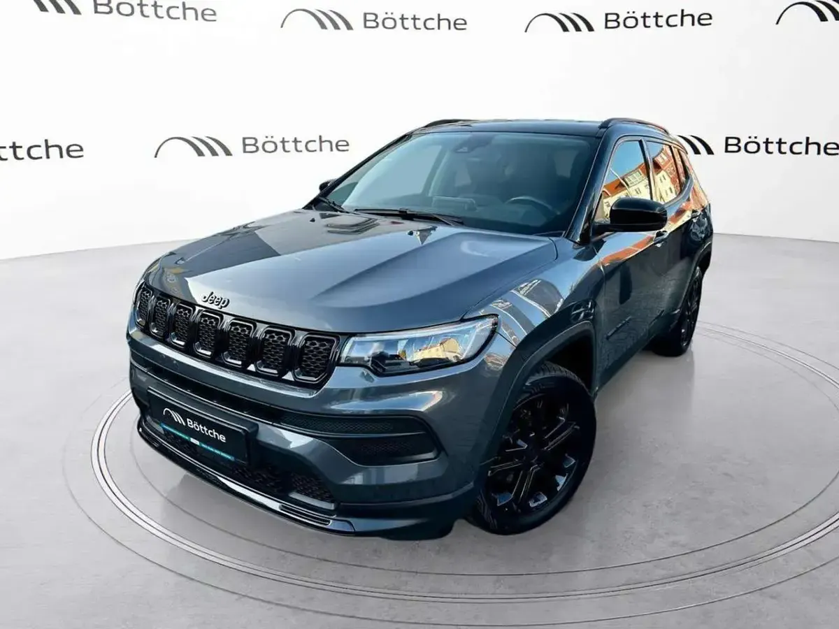 Gebraucht Jeep Compass Night Eagle 131 PS (96 kW) 2023 Graphite grey metallic SUV