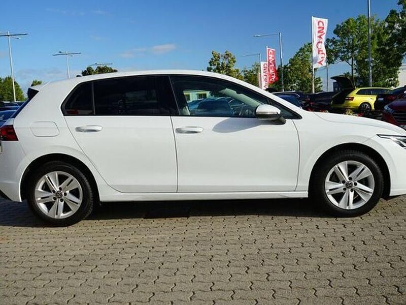Gebraucht VW Golf VIII Life 131 PS (96 kW) 2020 Pure white Limousine