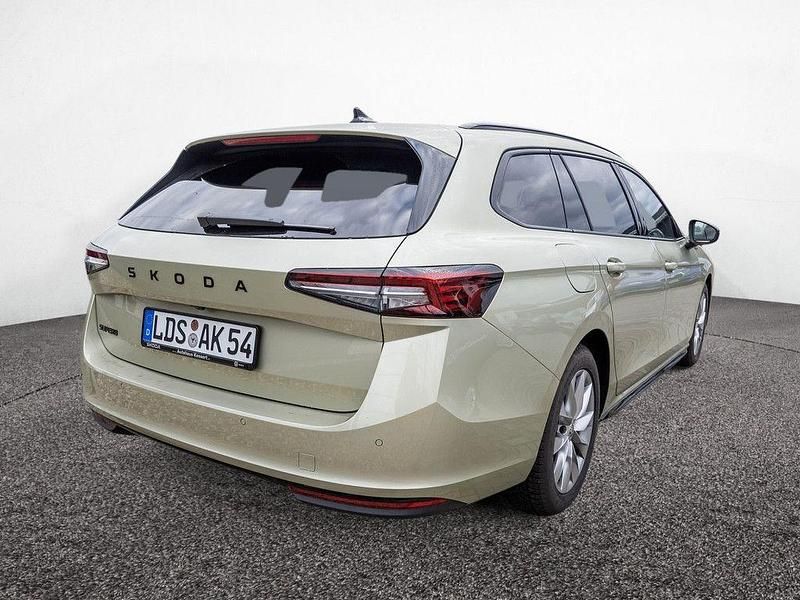 Gebraucht Skoda Superb SportLine 204 PS (150 kW) 2025 Gelb Kombi
