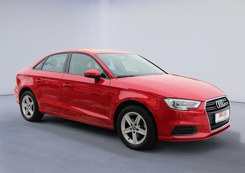 Gebraucht Audi A3 Sport 116 PS (85 kW) 2017 Rot Limousine