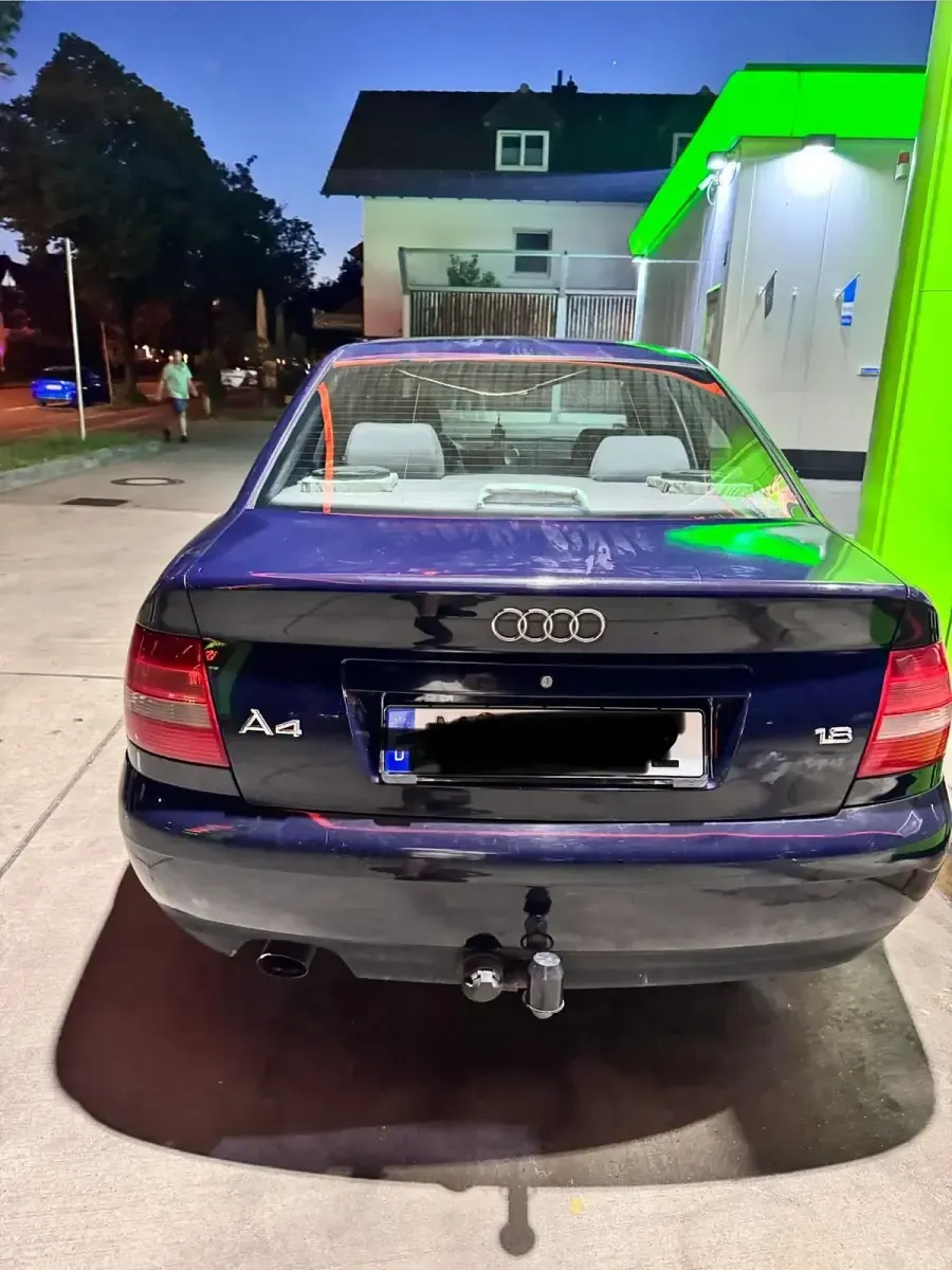 Gebraucht Audi A4 125 PS (91 kW) 1999 Blau Limousine