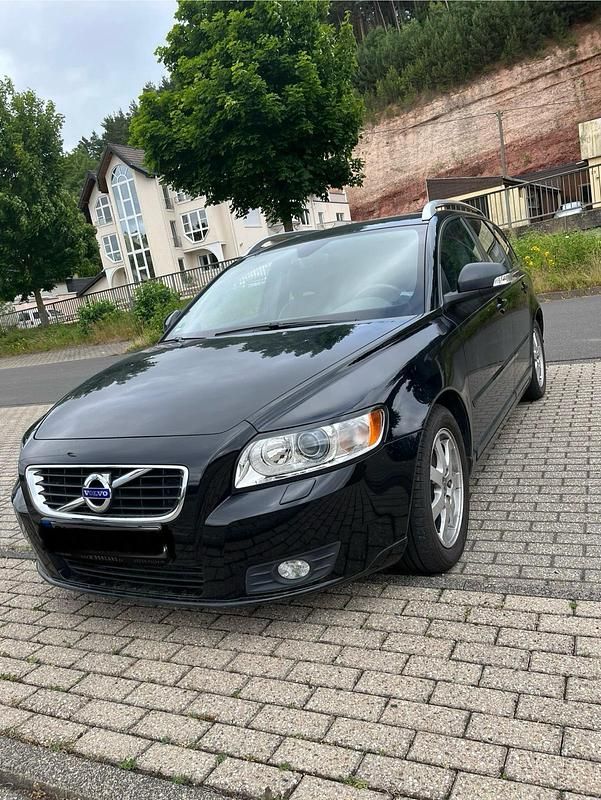 Schwarz Gebraucht 2010 Volvo V50 Kombi | 5.500 € (Fairer Preis) - Bild 1/4