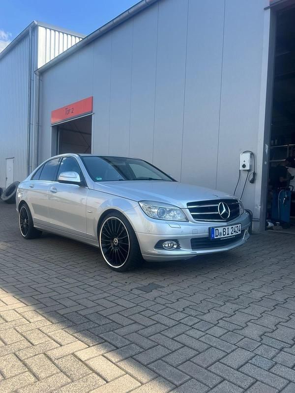 Silber Gebraucht 2008 Mercedes 200 Limousine | 8.250 € - Bild 1/4